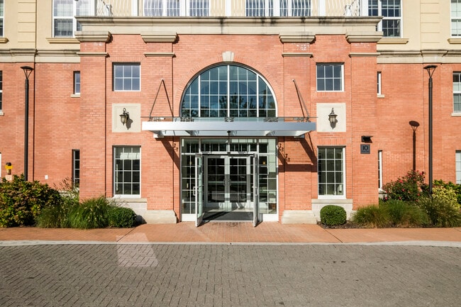 10 Byron Pl in Larchmont, NY - Building Photo - Building Photo