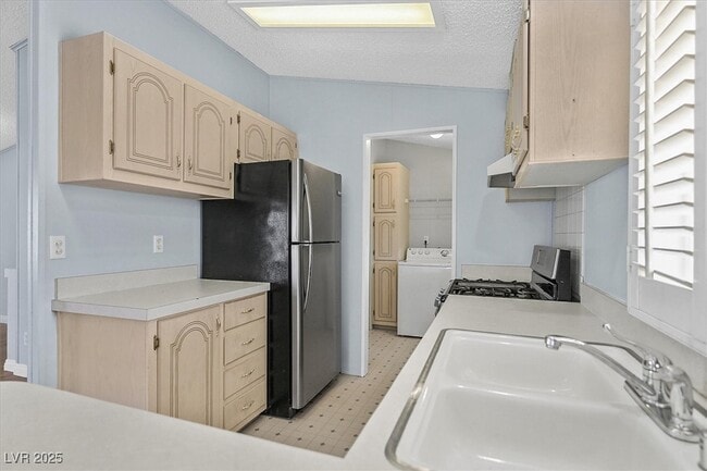 property at 4325 N Amethyst Ave