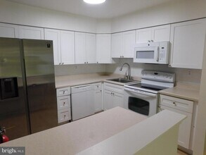 87A W Bluebell Ln in Mount Laurel, NJ - Building Photo - Building Photo
