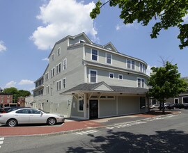 Pickering Wharf Marina Condominiums in Salem, MA - Building Photo - Building Photo