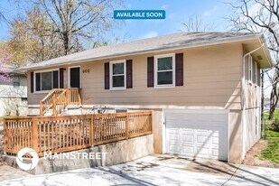602 Linwood St in Pleasant Hill, MO - Building Photo