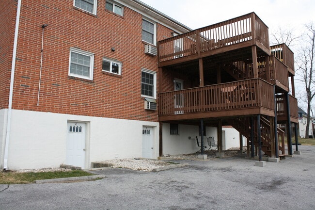 1615 W Main St, Unit 1615 West Main St. in Wytheville, VA - Foto de edificio - Building Photo