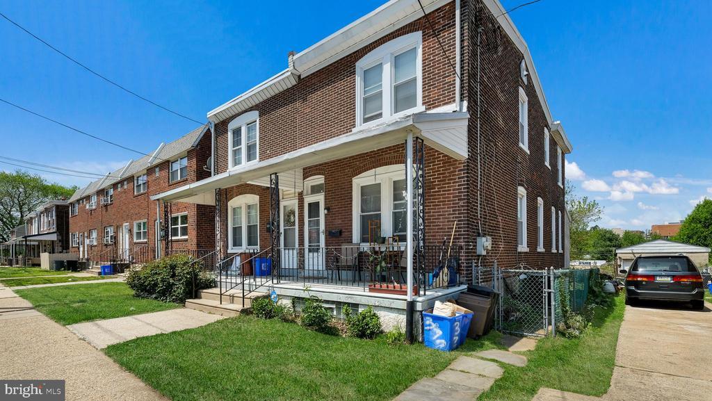 372 Ripka St in Philadelphia, PA - Building Photo