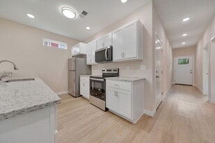 105 E Ensey St in Tuscola, IL - Building Photo