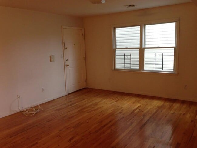 19 Van Wagenen Ave in Jersey City, NJ - Building Photo - Building Photo