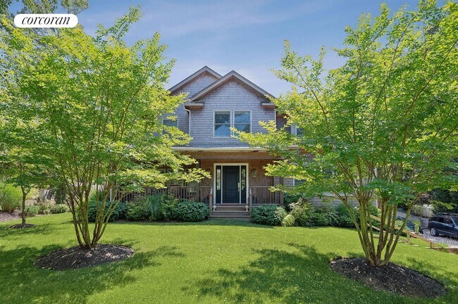 39 Harbor View Dr in East Hampton, NY - Building Photo - Building Photo