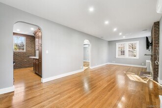 71 Longfellow St in Hartsdale, NY - Building Photo - Building Photo