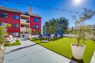 524 Venice Way in Inglewood, CA - Foto de edificio - Building Photo