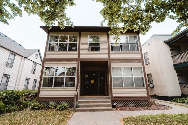 property at 2821 Garfield Ave