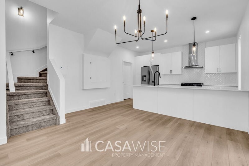15416-15496 96 Ave NW in Edmonton, AB - Building Photo