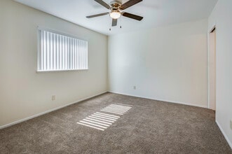 Summer Village Apartments in Chico, CA - Foto de edificio - Interior Photo