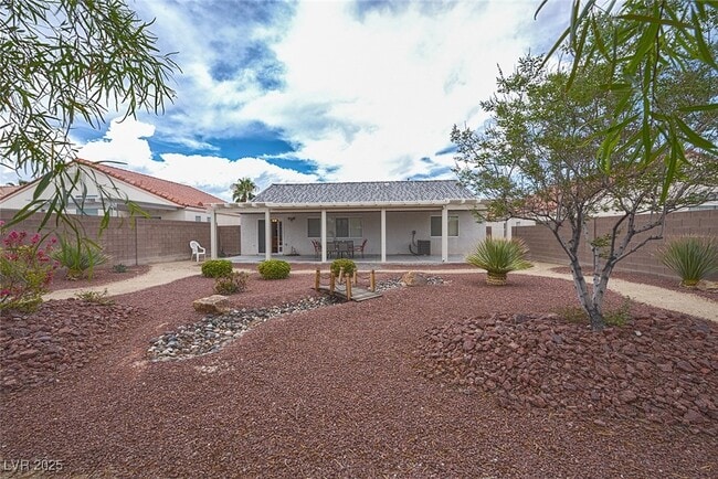 5917 Gentle Creek Ln in North Las Vegas, NV - Building Photo - Building Photo
