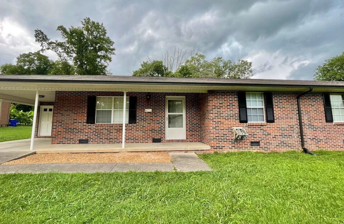6909 Wright Rd in Knoxville, TN - Building Photo