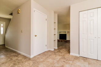 17 Hollow Tree Ct in St. Peters, MO - Building Photo - Building Photo
