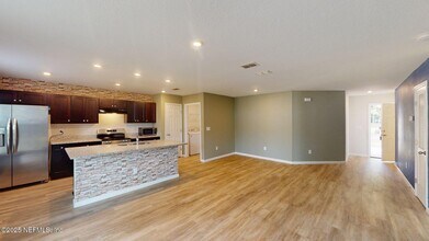 8077 Nussbaum Dr in Jacksonville, FL - Building Photo - Building Photo