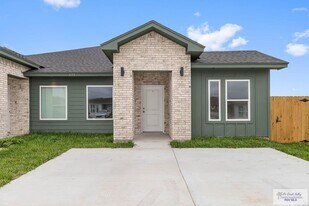 690 Seminole Ln in Brownsville, TX - Building Photo