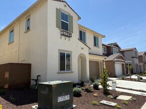 4825 Happy Hollow Dr in Folsom, CA - Building Photo - Building Photo