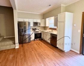 3536 NE Independence Ave in Lee's Summit, MO - Building Photo - Building Photo