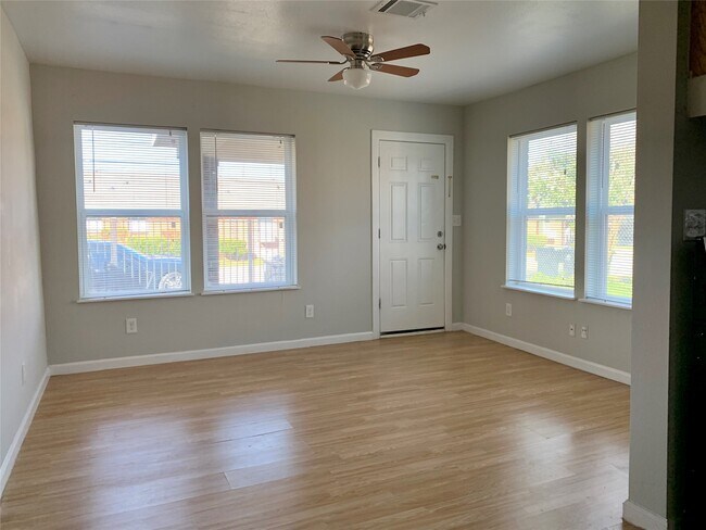 5024 Jefferson St in Houston, TX - Building Photo - Building Photo