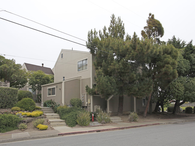 200 Pilarcitos Ave in Half Moon Bay, CA - Building Photo - Building Photo