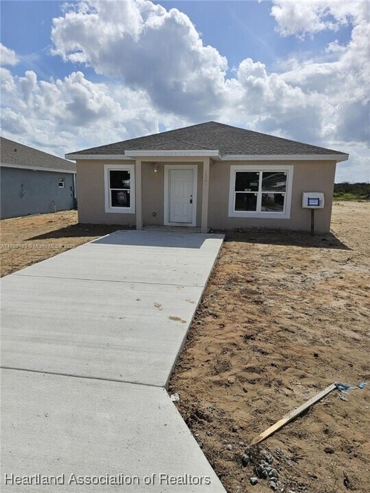 1209 Ramona Ave in Sebring, FL - Building Photo