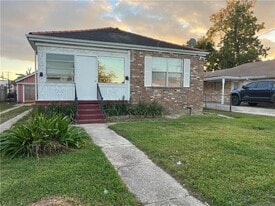 206 W Genie St, Unit 1 in Chalmette, LA - Building Photo