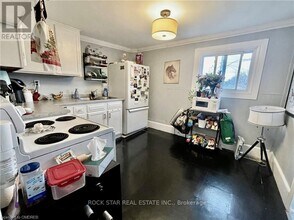 36 Lake St in St Catharines, ON - Building Photo - Building Photo