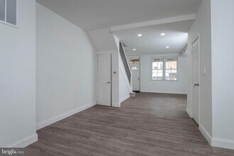 2211 W Saratoga St in Baltimore, MD - Foto de edificio - Building Photo