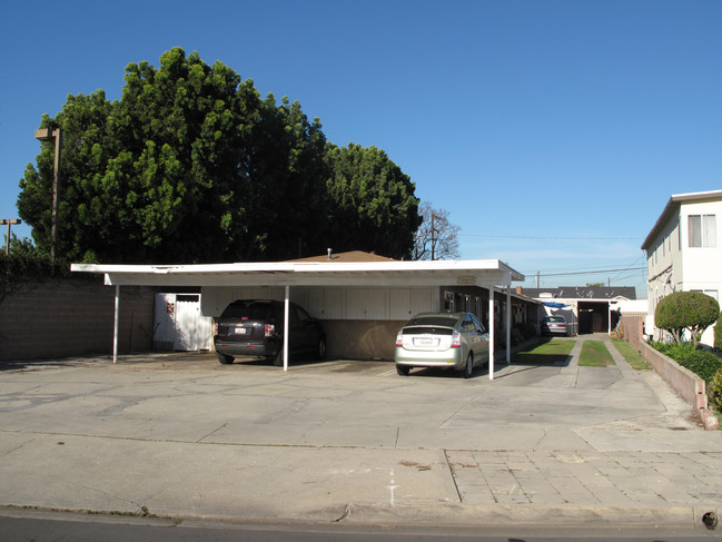 15619 S Manhattan Pl in Gardena, CA - Building Photo - Building Photo