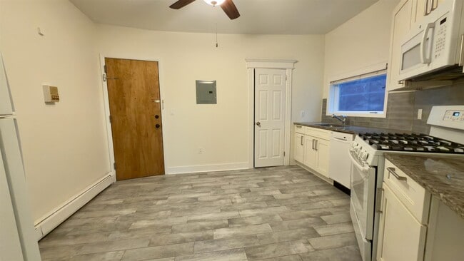 668-670-670 John F. Kennedy Blvd in Bayonne, NJ - Building Photo - Building Photo