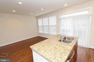 8043 Reserve Way in Vienna, VA - Building Photo - Building Photo