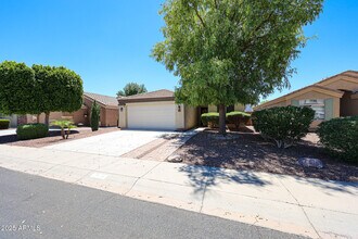 11761 W Dos Rios Dr in Sun City, AZ - Building Photo - Building Photo