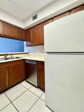 8036 Sands Point Dr in Houston, TX - Building Photo - Building Photo