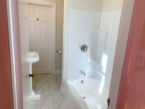 93 Cedar St, Unit 2 in Somerville, MA - Foto de edificio - Building Photo