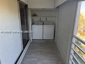 3571 Inverrary Dr in Lauderhill, FL - Building Photo - Building Photo