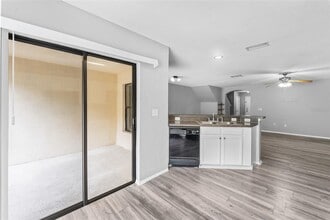 2661 Oleander Lakes Dr in Brandon, FL - Building Photo - Building Photo