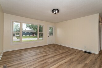 105 Lynwood Dr in Huxley, IA - Building Photo - Building Photo