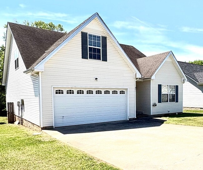 341 Chalet Cir in Clarksville, TN - Building Photo - Building Photo