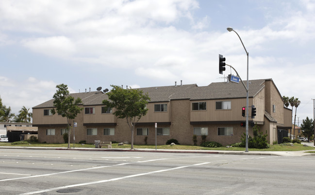 10432 Westminster Ave in Garden Grove, CA - Foto de edificio - Building Photo