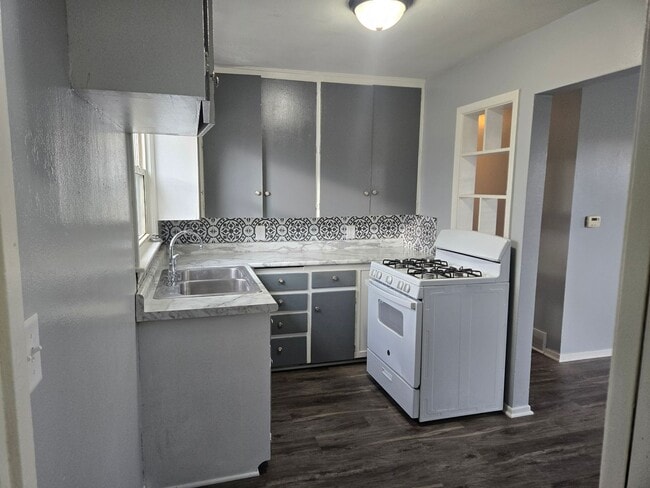 1754 Newell St in Waterloo, IA - Building Photo - Building Photo