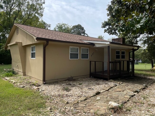 property at 895 Hollingsworth Rd Ext