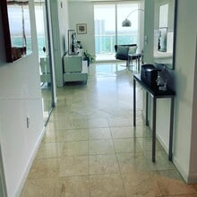 2101 BRICKELL, Unit 2210 in Miami, FL - Building Photo - Building Photo