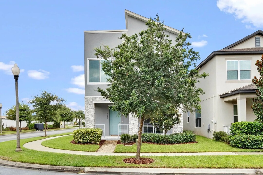 9107 Grand Is Wy in Winter Garden, FL - Building Photo