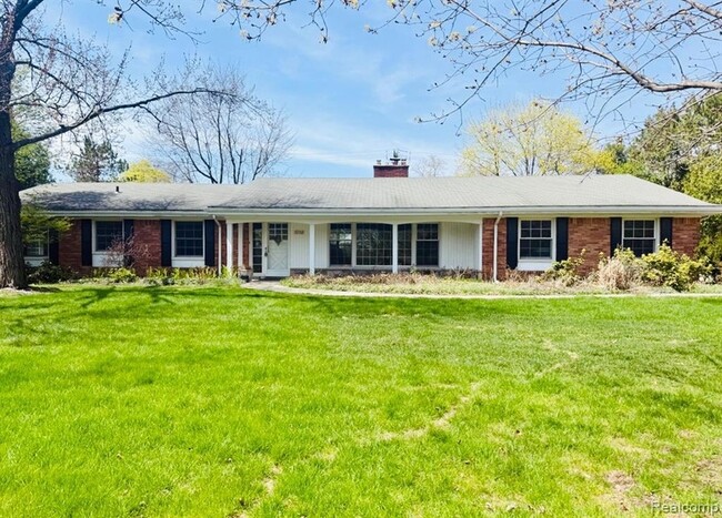 5730 Burnham Rd in Bloomfield Township, MI - Building Photo - Building Photo