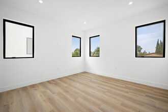 5545 Calhoun Ave in Sherman Oaks, CA - Building Photo - Interior Photo