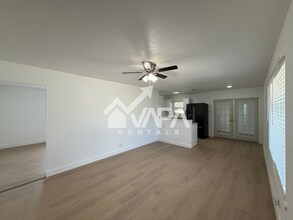 6426 Flint Rock Dr in San Antonio, TX - Building Photo - Building Photo