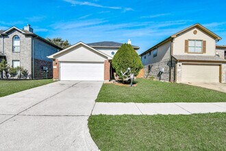 8914 Pecan Pl Dr in Houston, TX - Building Photo - Building Photo
