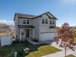 16387 S Coupler Ln in Bluffdale, UT - Foto de edificio - Building Photo