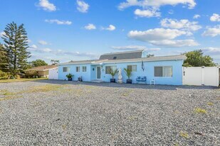 236 NE 3rd St in Satellite Beach, FL - Building Photo