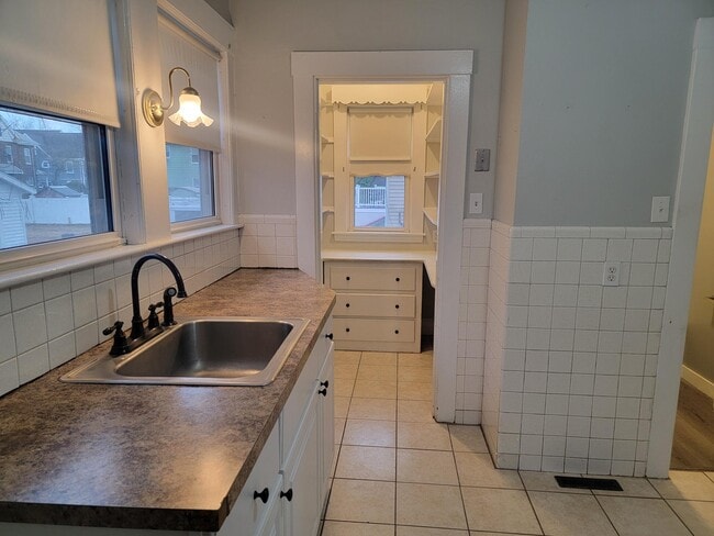 1054 Washington St, Unit 1